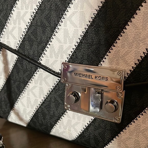 Michael Kors Medium Flap Shoulder Bag - Picture 4 of 14